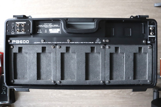 Behringer PB600 Pedaalilauta virtalähteellä (käytetty)