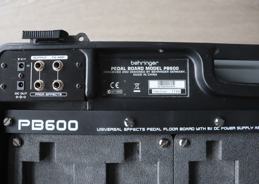 Behringer PB600 Pedaalilauta virtalähteellä (käytetty)