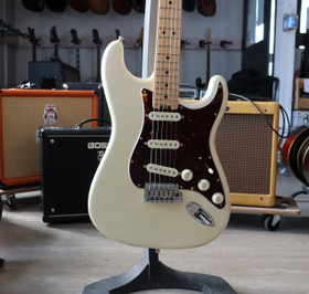 Fender American Elite Strat MN Olympic Pearl 2019 + case (varattu)