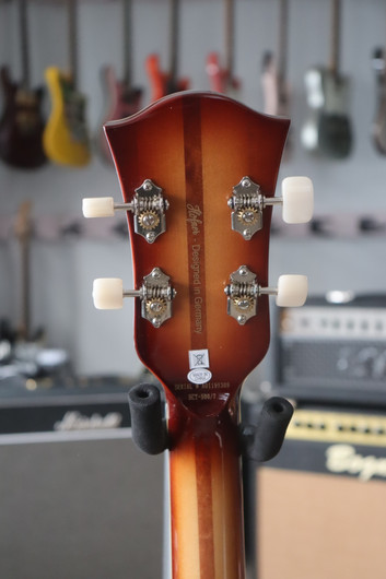 Höfner Verythin Bass-HCT-500/7 SB + kova laukku (käytetty)