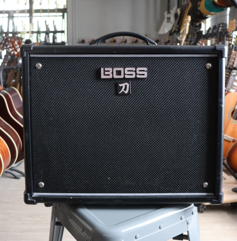 Boss Katana 50 mallintava kitaravahvistin (käytetty)
