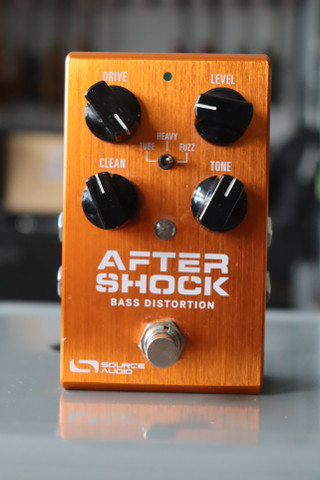 Source Audio AfterShock Bass Distortion Efektipedaali (käytetty)