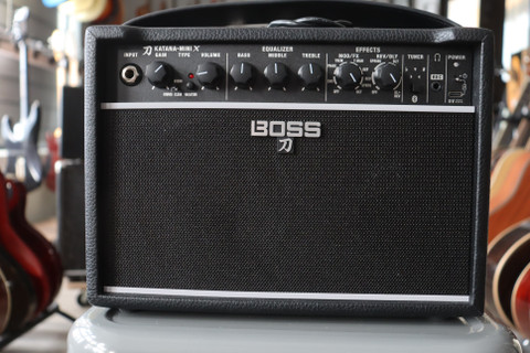 BOSS Katana Mini X Kitaravahvistin (käytetty)