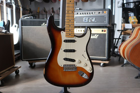 Fender American Vintage '57 Stratocaster 2011 + kova laukku (käytetty)