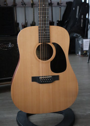 Sigma DM12E 12-kielinen elektroakustinen + gig bag (käytetty)