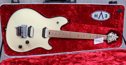 EVH Wolfgang USA Vintage White 2010 + case (used) – GUITAR STORE