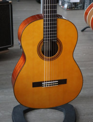 Yamaha CG-TA NT Transacoustic klassinen kitara (käytetty)