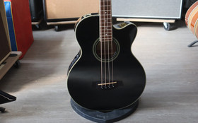 Ibanez AEB8EBK akustinen basso (käytetty)