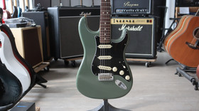 Fender American Pro Stratocaster Antique Olive 2019 (käytetty)