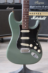Fender American Pro Stratocaster Antique Olive 2019 (käytetty)