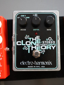 Electro Harmonix Stereo Clone Theory Chorus Vibrato (käytetty)