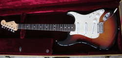 Fender American Stratocaster 2003+ kova laukku (käytetty)