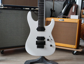 ESP LTD M-1000 Snow White 2023 sähkökitara (käytetty)
