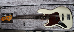 Fender Am Pro II Jazz Bass® Left-Hand Olympic White 2022 (käytetty)