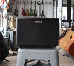 ROLAND AC-33 amp (used)