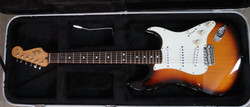 Fender California Stratocaster 1998 RW BSB + kova laukku (käytetty)