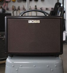 BOSS AC-22LX vahvistin akustiselle (käytetty)