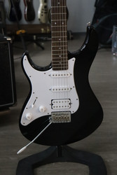 Yamaha PAC112JL vasenkätinen + kuljetuspussi (käytetty)