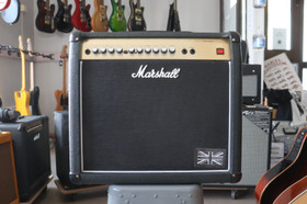 Marshall AVT50X Valvestate 50w kitaracombo (käytetty)