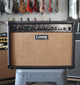 Laney LA30D 30w vahvistin akustiselle kitaralle (käytetty)