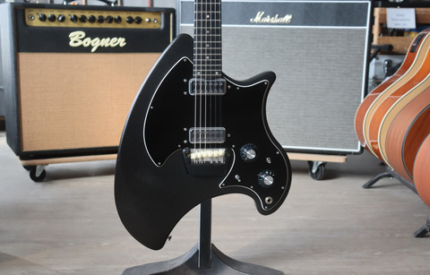 Ovation Breadwinner Electric Guitar + case (used)