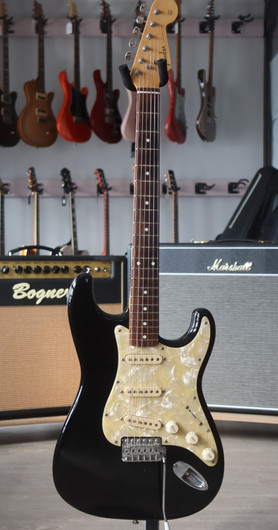 Fender Japan ST62 62' Reissue Stratocaster 1997 sähkökitara (varattu)