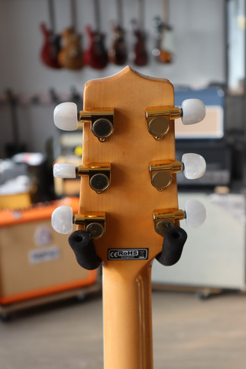 Takamine GJ72CE-NAT Jumbo Cutway elektroakustinen kitara (käytetty)
