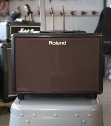 ROLAND AC-33 Stereovahvistin akustiselle ja laululle (käytetty)