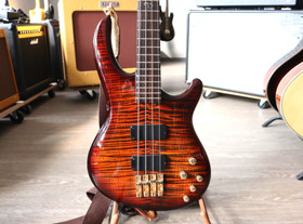 Dean Edge Pro Tiger Eye bassokitara (käytetty)