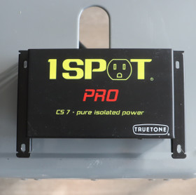 Truetone 1 Spot Pro CS7 teholähde efekteille (käytetty)