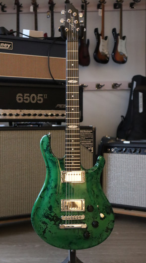 Flaxwood Custom Äijä 2013 sähkökitara + kova laukku (käytetty) 