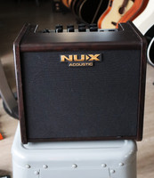 NUX AC-25 vahvistin akustiselle kitaralle (käytetty)