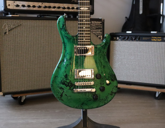 Flaxwood Custom Äijä 2013 sähkökitara + kova laukku (käytetty) 