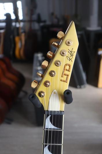 ESP LTD KH-V Metallic Gold 2023 sähkökitara + case (käytetty)