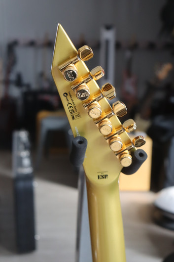 ESP LTD KH-V Metallic Gold 2023 sähkökitara + case (käytetty)