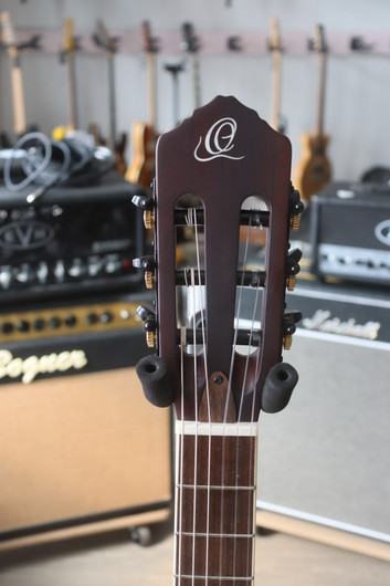 Ortega TourPlayer RTPSTD-SBK elektroakustinen kitara (käytetty)