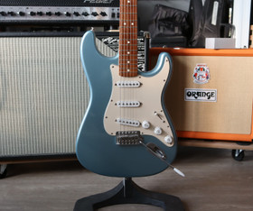 Fender Stratocaster 2002 Electric Guitar (used)