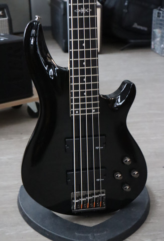 Schecter C-5 SGR Black 5-kielinen basso (käytetty)