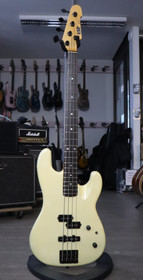 ESP M-IV Pearl White sähköbasso (käytetty)