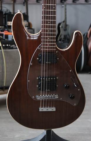 Ernie Ball Music Man Steve Morse SM-Y2D 2014 + kova laukku (käytetty)