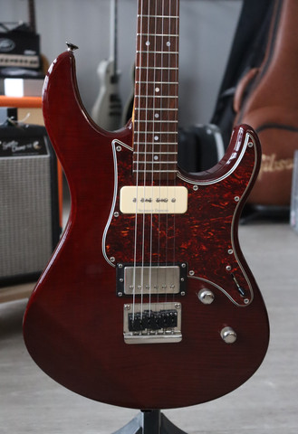 Yamaha Pacifica 611HFM RTB sähkökitara + kova laukku (käytetty)