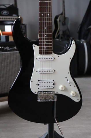Yamaha Pacifica 112J sähkökitara (käytetty)