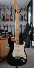 Fender Jimi Hendrix Strat BLK 2016 + gig bag (käytetty)