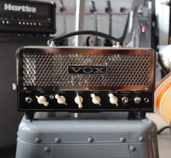 Vox Night Train NT15 H+gig bag (käytetty)