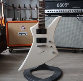 Jackson JS30KE Kelly sähkökitara Snow White + gig bag (käytetty)