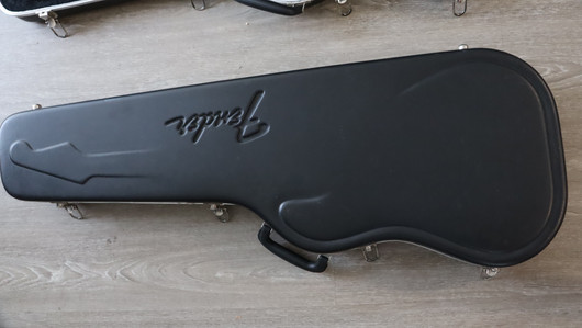 Fender American Stratocaster 2003+ kova laukku (käytetty)