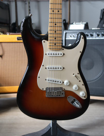 Fender American Stratocaster 2003+ kova laukku (käytetty)