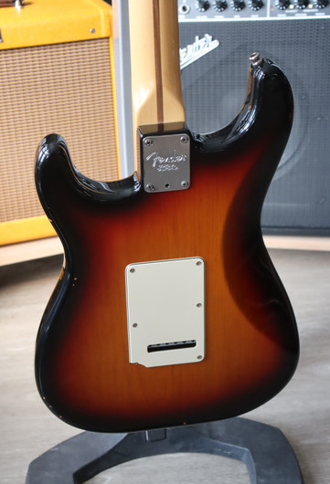 Fender American Stratocaster 2003+ kova laukku (käytetty)