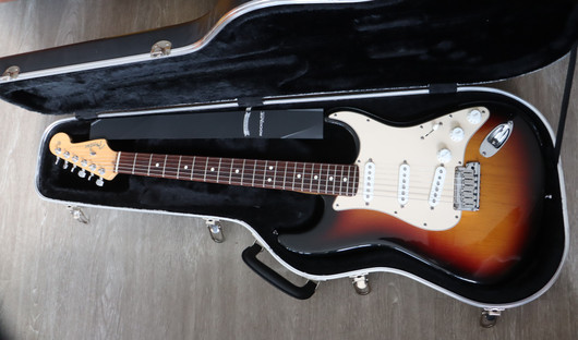 Fender American Stratocaster 2003+ kova laukku (käytetty)
