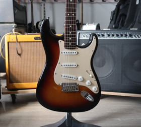 Fender American Stratocaster 2003+ kova laukku (käytetty)